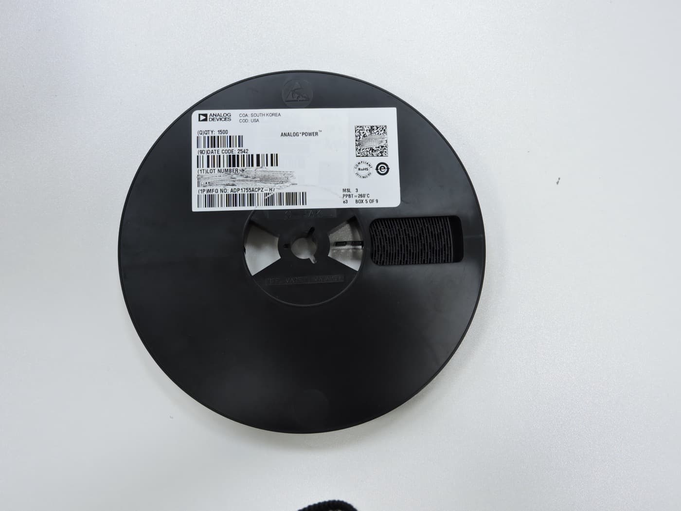 ADP1755ACPZ-R7 stock photo 1