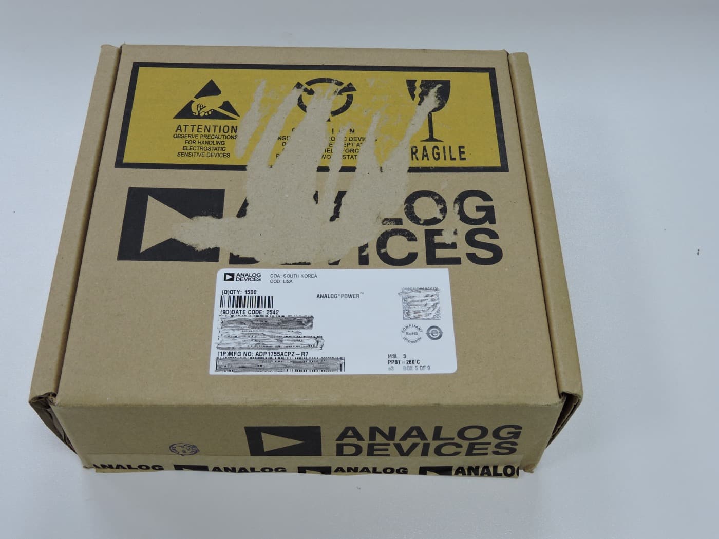 ADP1755ACPZ-R7 stock photo 3