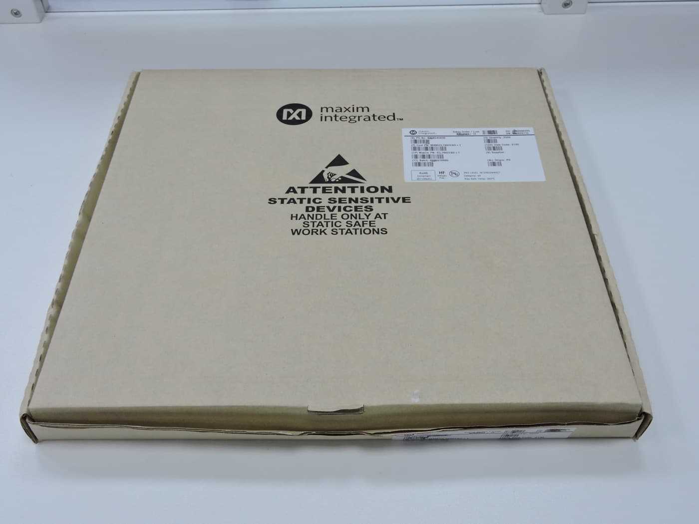 ICL7662EBD+T stock photo 3