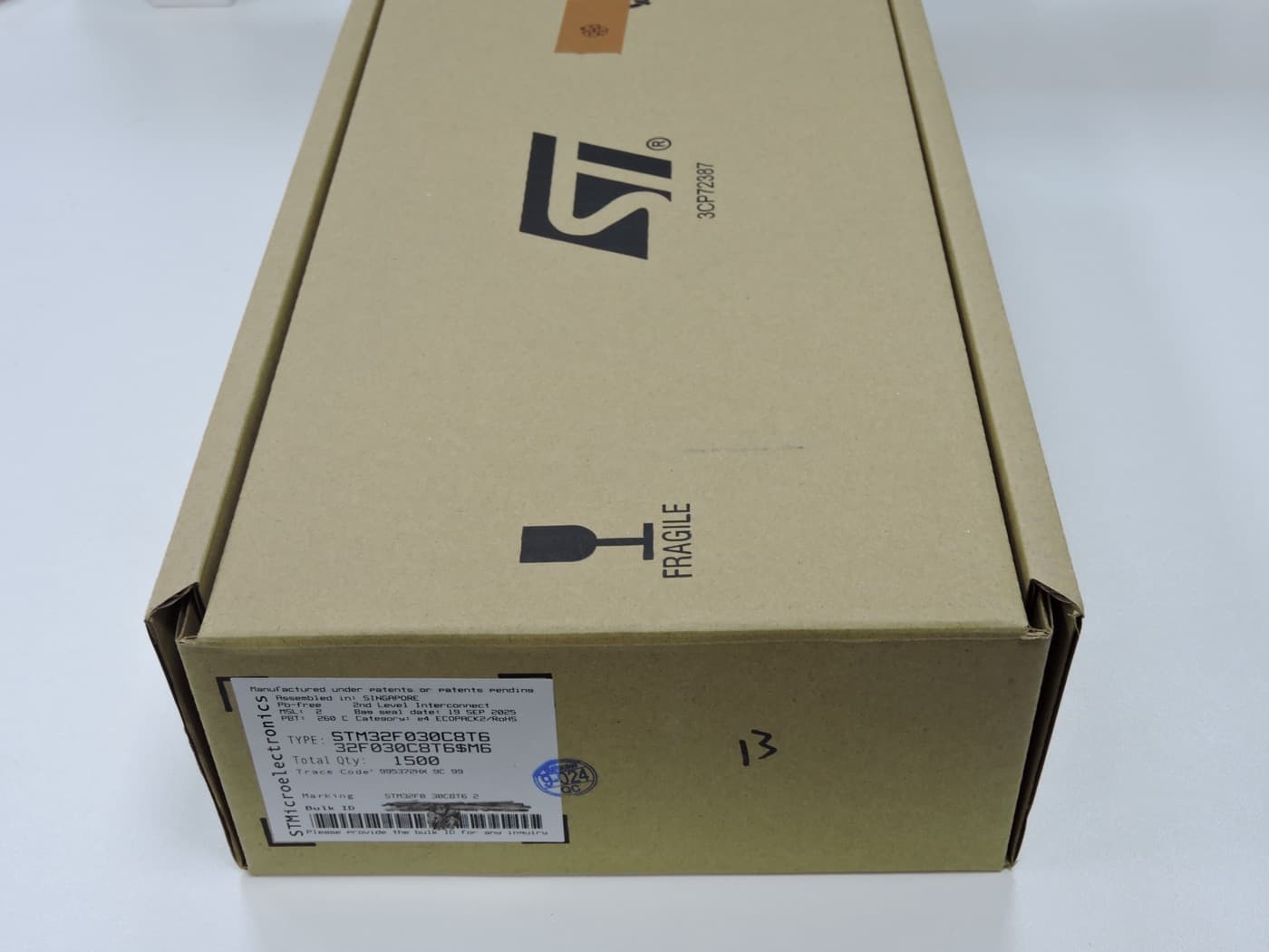 STM32F030C8T6 stock photo 3